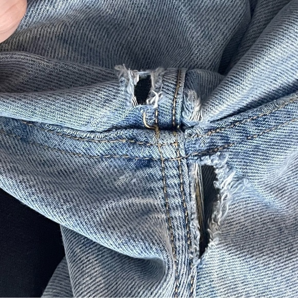 Zara light wash heavily distressed flawed jeans - Picture 5 of 5